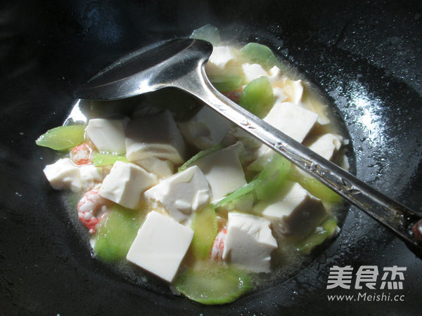 虾仁莴笋煮豆腐