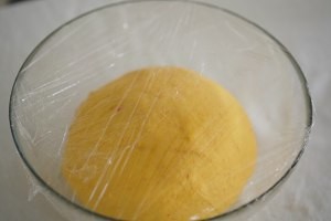 奶味胡萝卜餐包的做法