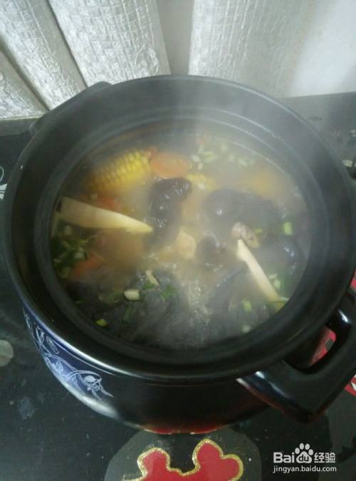 砂锅炖鸡汤的做法