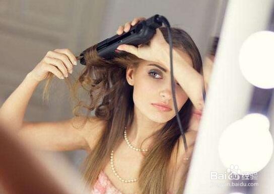 你知道卷发棒、吹风机和直发板的最佳安全温度