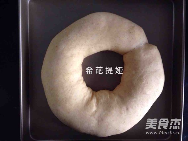 全麦肉松皇冠面包