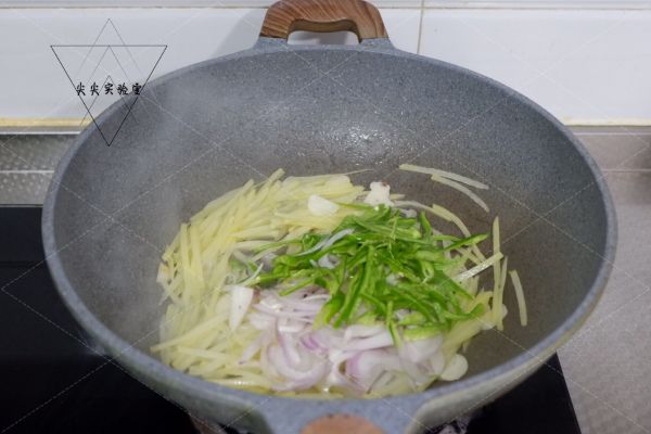 尖椒洋葱土豆丝