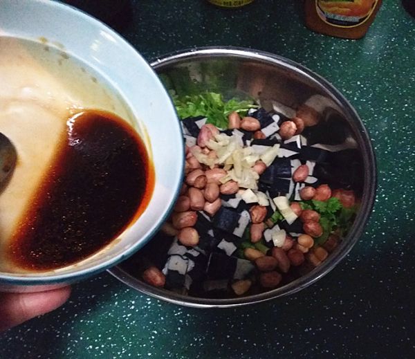 香菜臭干拌花生米