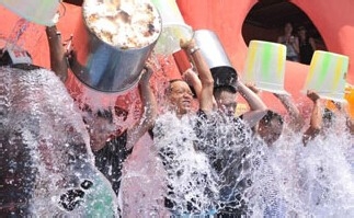 如何加入冰桶挑战秀出自我，冰桶挑战的注意事项