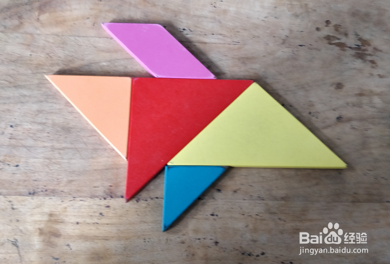 用七巧板怎样拼一只游泳的企鹅?