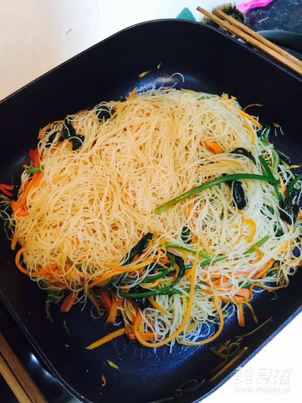 薯苗胡萝卜炒米粉