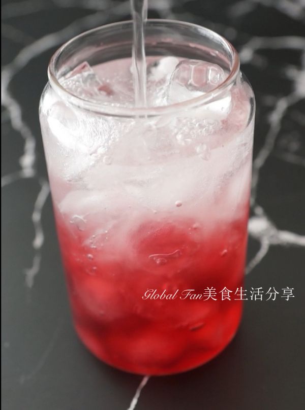 蔓越莓茉莉气泡水