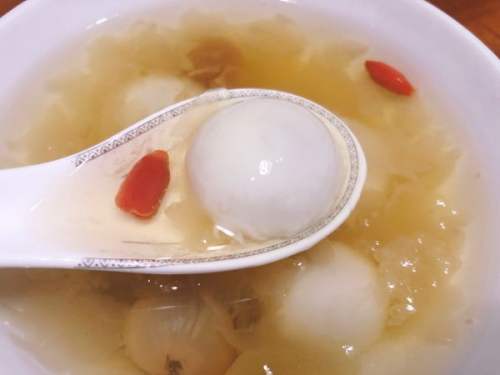 冰糖枸杞银耳羹