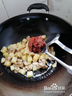 鸡腿肉烧土豆丁