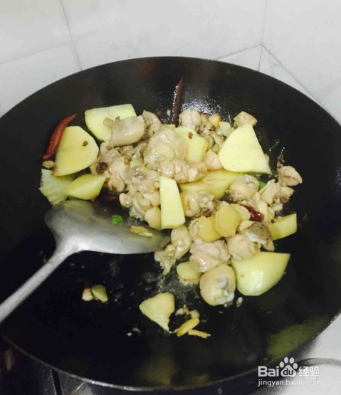 快手菜 【鸡腿煲】的做法