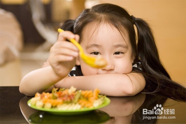 孩子吃饭太慢怎么办 如何提高小孩吃饭速度