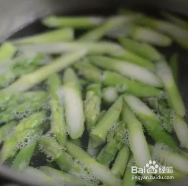 芦笋鸡丁炸酱方便面