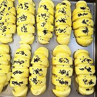 Q版毛毛虫肉松面包