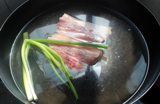 美味下饭芽菜扣肉