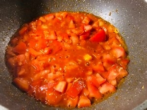 番茄鳀鱼螺丝粉的制作方法