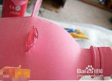 饮料瓶巧做小猪存钱罐