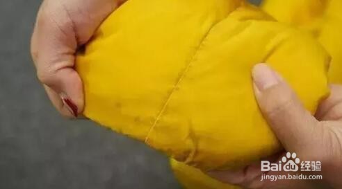 羽绒服上中性笔油怎么能洗掉