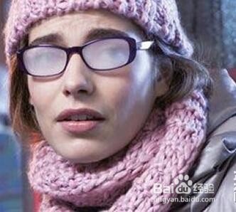 冬天戴口罩的时候怎样让眼镜片没有雾气