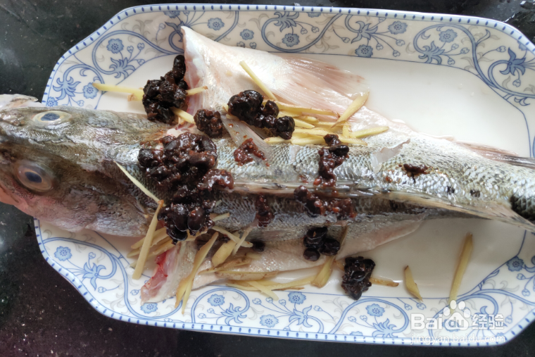 清蒸豉香鲈鱼的家常做法