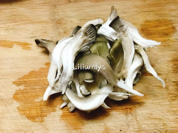 香辣平菇蔬菜炒面#10分钟早餐大挑战#