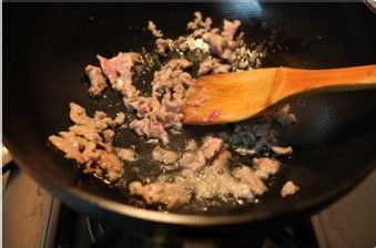 养生健康又鲜美---芹菜肉丝小炒