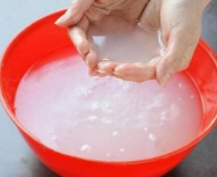 冬天脸出油厉害怎么办