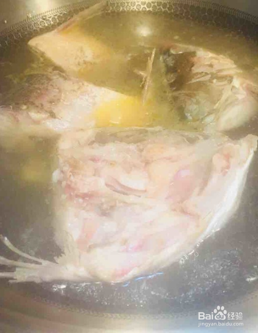 鱼头炖粉皮的做法