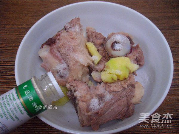 胡萝卜干咸骨粥