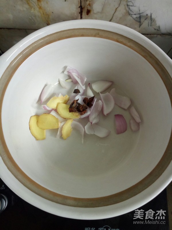 砂锅焖扒蹄的做法