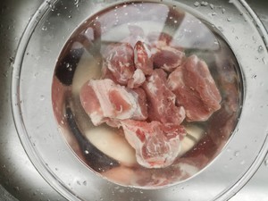 香甜的排骨汤的做法