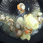 鲜虾扇贝肉焖饭