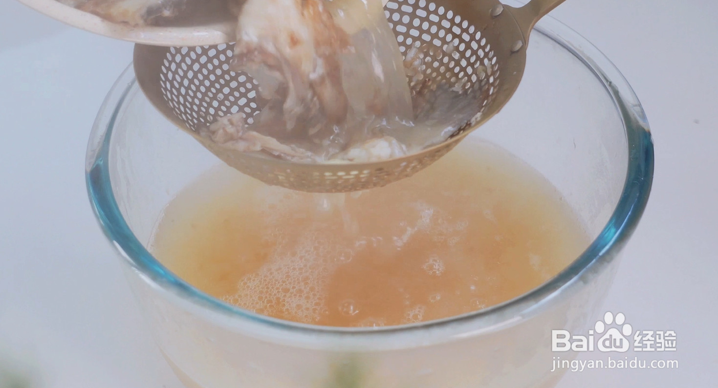 酸菜牛鲈鱼火锅的做法