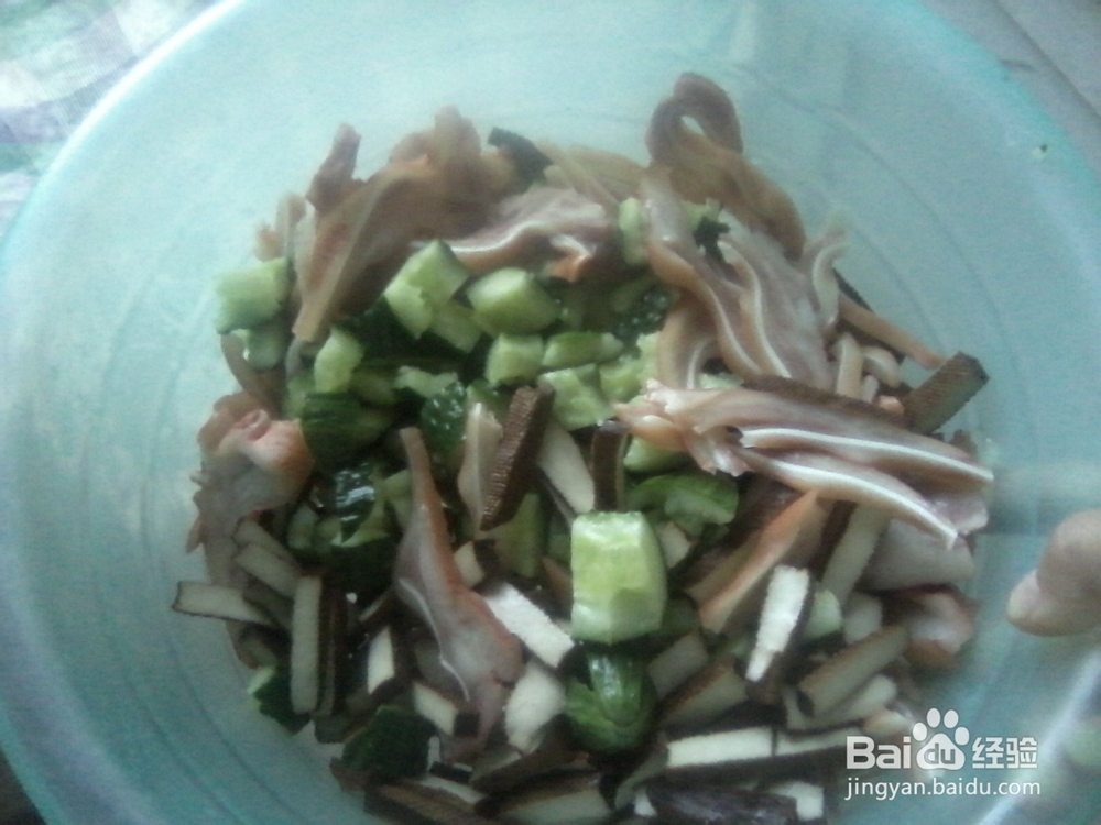 凉拌猪耳朵的家庭做法