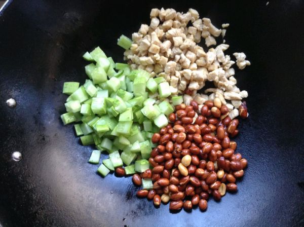 酱香味宫保鸡丁