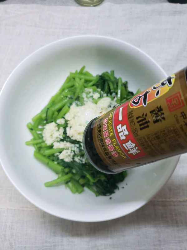 清香爽脆凉拌茼蒿