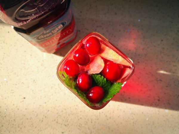 莓莓果果气泡饮