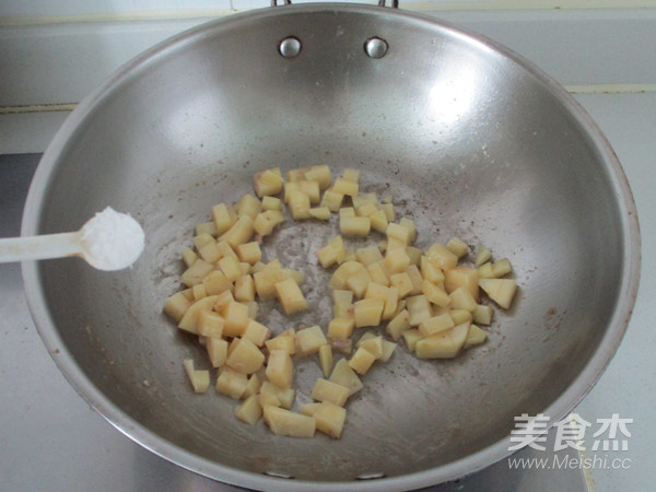 香菇酱土豆牛肉丁