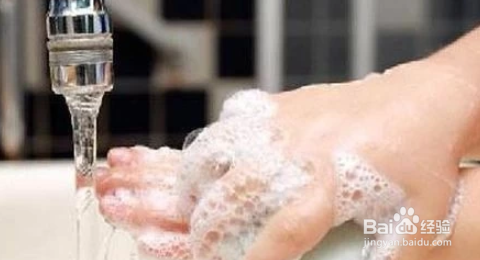 衣服上沾了油渍