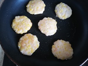 虾仁别再炒着吃了,这样做,大人孩子都爱吃