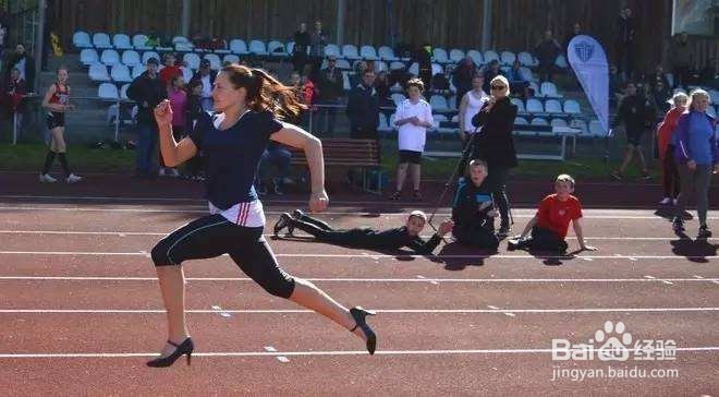 穿高跟鞋如何跑步