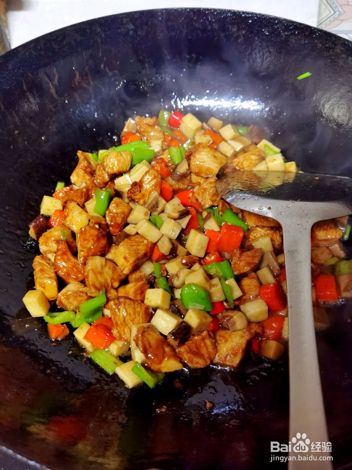 杏鲍菇炒鸡丁的做法