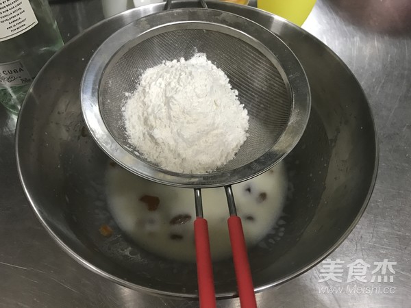 朗姆酒葡萄干戚风蛋糕