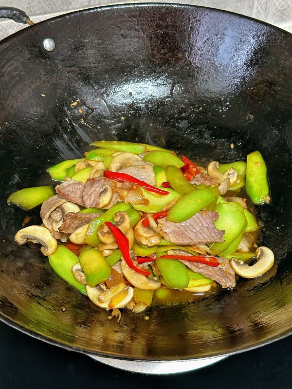 腊肉白蘑炒芥蓝