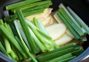 葱油焖鸡的简单做法