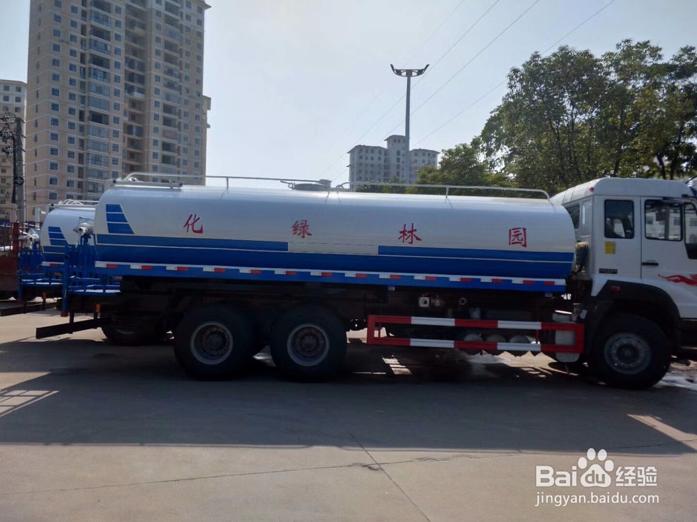 重汽后双桥洒水车参数,在哪买重汽洒水车