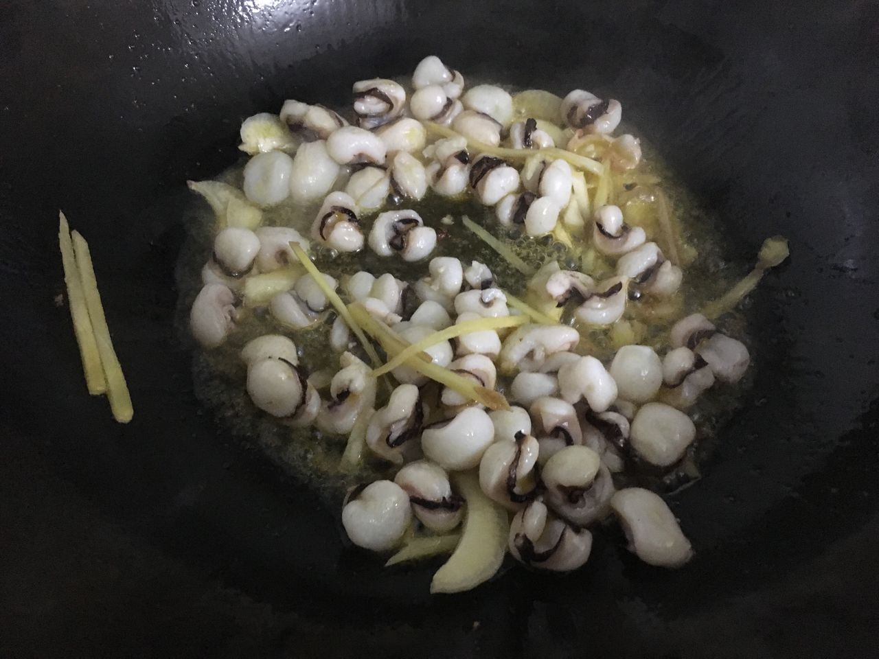 孜然味香芹炒鱿鱼头，你会做了吗？