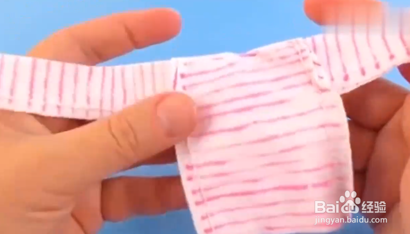 如何给芭比娃娃制作衣服