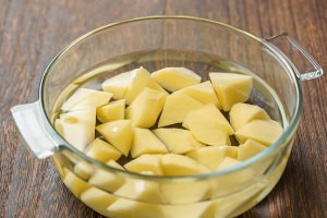 电饭煲土豆火腿焖饭做法