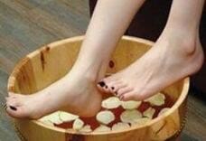 用什么泡脚可以去湿气