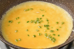 平底锅葱花蛋饼的做法